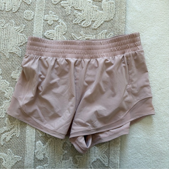 Aritzia Golden Legacy Hi-Rise Shorts in Barely Blush - Picture 5 of 6